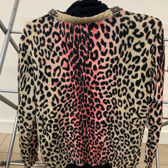 Leopard print peach colored cardigan-great to dress up in or with jeans - Picture 3 of 6